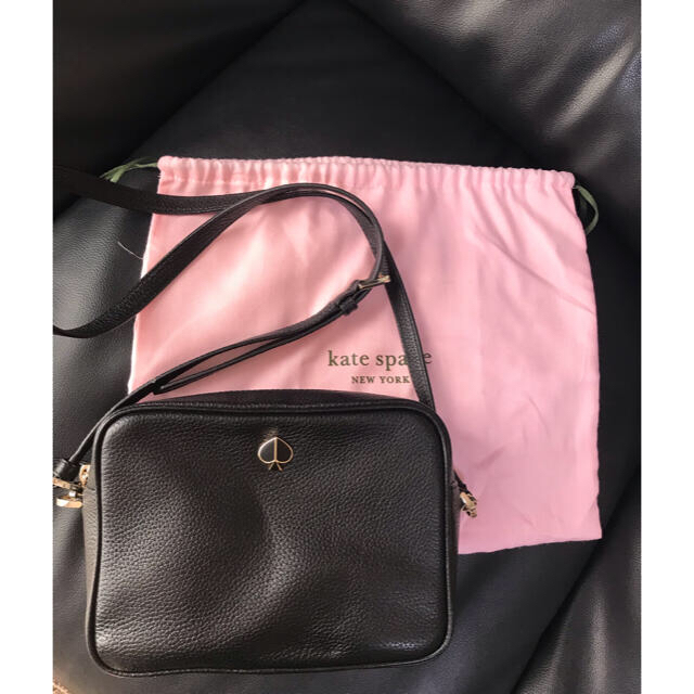 kate spade new york(ケイトスペードニューヨーク)のkate spade ポリーミディアムカメラバッグ　ブラック レディースのバッグ(ショルダーバッグ)の商品写真