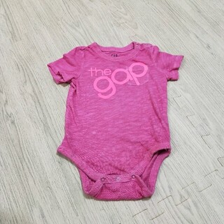 ベビーギャップ(babyGAP)の【美品】BabyGAP　ピンク　ロゴ　ロンパース　80cm(ロンパース)