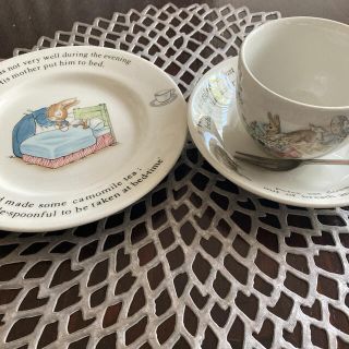 ウェッジウッド(WEDGWOOD)のピーターラビットカップ&ソーサー、ケーキ皿(食器)