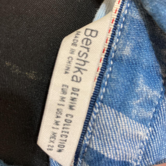 Bershka(ベルシュカ)のBershkaデニムシャツ レディースのトップス(シャツ/ブラウス(長袖/七分))の商品写真