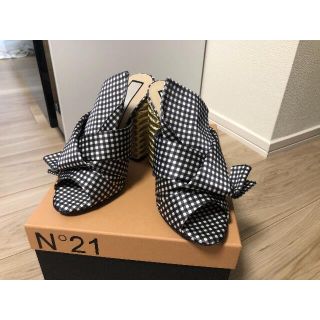 ヌメロヴェントゥーノ(N°21)の新品同様美品♡定価72000円Vogue掲載商品23〜24cm N°21(サンダル)