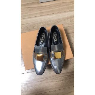 トッズ(TOD'S)のたぬ様TOD'S革靴♡24cm 37 お値下げしました！(ローファー/革靴)