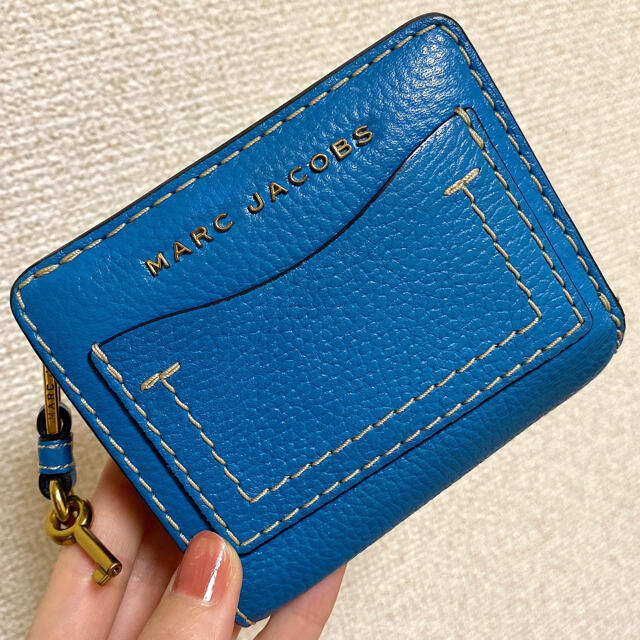 MARC BY MARC JACOBS(マークバイマークジェイコブス)のマークジェイコブス 2つ折り財布  ミニ コンパクト ウォレット ミニ財布　青 レディースのファッション小物(財布)の商品写真