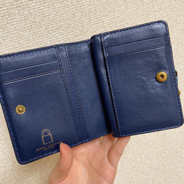 MARC BY MARC JACOBS(マークバイマークジェイコブス)のマークジェイコブス 2つ折り財布  ミニ コンパクト ウォレット ミニ財布　青 レディースのファッション小物(財布)の商品写真