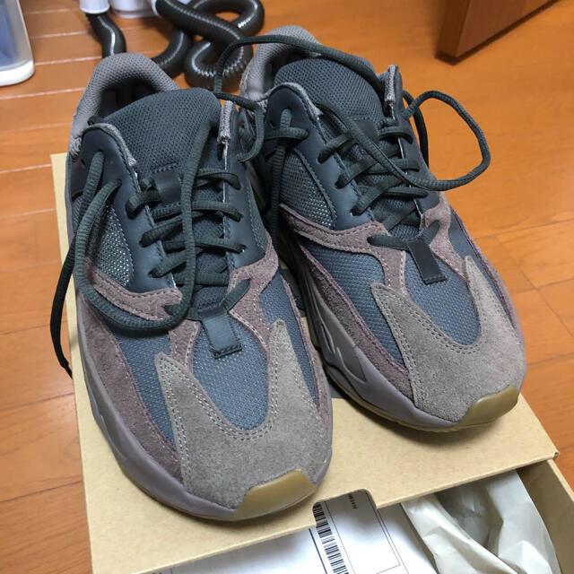 yeezy boost 700 モーブ