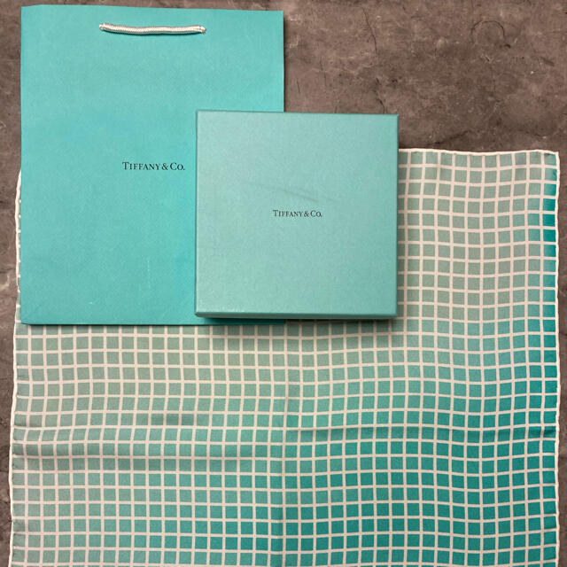 早い者勝ち☆美品☆【Tiffany & Co. 】シルクスカーフ　約42×42㎝