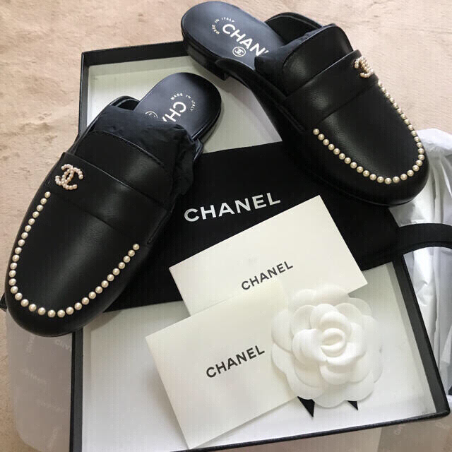 CHANEL(シャネル)の❤️CHANEL❤️新品未使用❤️パールCC❤️ハンサムミュール ❤️35.5 レディースの靴/シューズ(サンダル)の商品写真