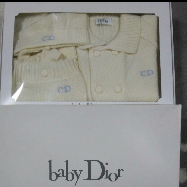 最新発見 baby Dior - baby Dior ベビーディオール ニット アウター パンツ 帽子 3点セット カーディガン 最新発見 baby Dior - baby Dior ベビーディオール ニット アウター パンツ 帽子 3点セット カーディガン