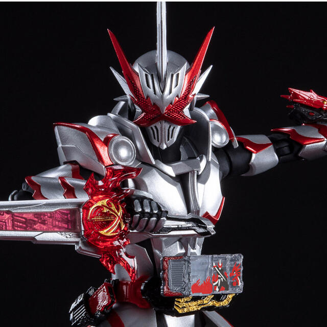 BANDAI(バンダイ)のS.H.Figuarts 仮面ライダーセイバー ドラゴニックナイト エンタメ/ホビーのフィギュア(特撮)の商品写真