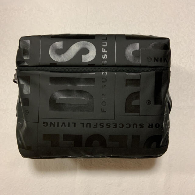 DIESEL(ディーゼル)の洗練されたデザインDiesel ①XーBOLD CROSS  ②財布　2点セット メンズのバッグ(ボディーバッグ)の商品写真