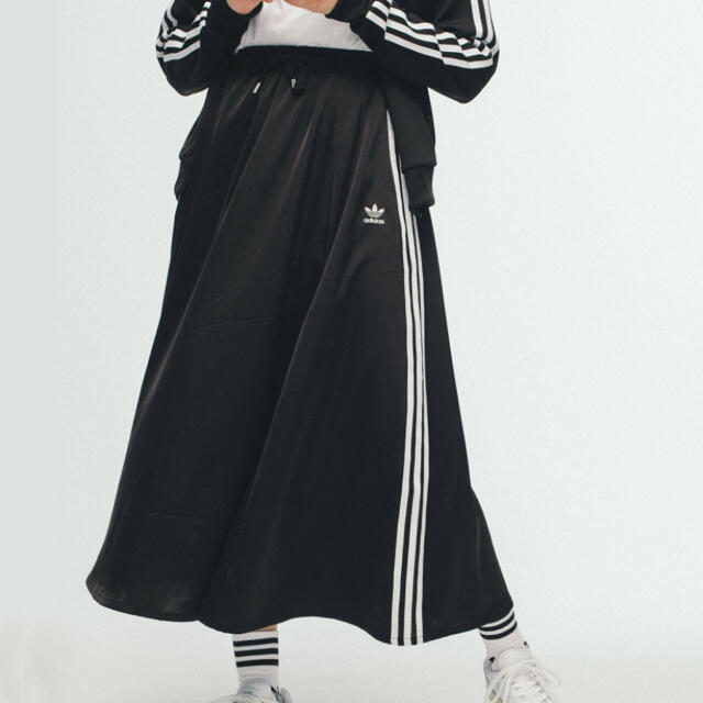 adidas(アディダス)のadidas Originals ロング サテン スカート ブラック　L レディースのスカート(ロングスカート)の商品写真