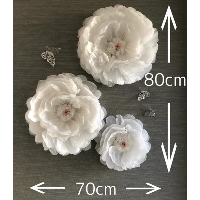 ウォールフラワー　3つセット　ペーパーフラワー白　壁掛け　可愛いお花＆蝶々 ハンドメイドのインテリア/家具(インテリア雑貨)の商品写真