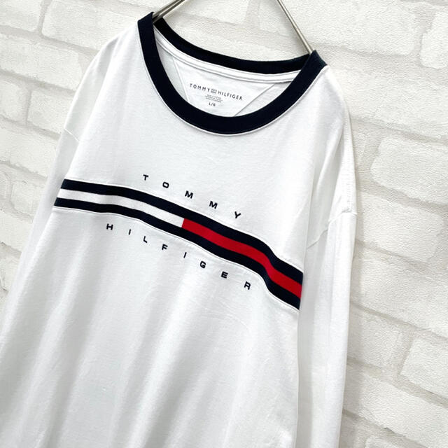 TOMMY HILFIGER(トミーヒルフィガー)の【人気デザイン！】トミーヒルフィガー 長袖 Tシャツ フラッグロゴ  白 L メンズのトップス(Tシャツ/カットソー(七分/長袖))の商品写真