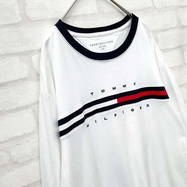 TOMMY HILFIGER(トミーヒルフィガー)の【人気デザイン！】トミーヒルフィガー 長袖 Tシャツ フラッグロゴ  白 L メンズのトップス(Tシャツ/カットソー(七分/長袖))の商品写真