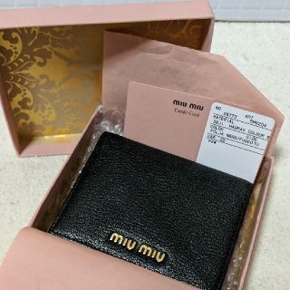 ミュウミュウ(miumiu)の【美品】ミュウミュウ　財布　miumiu 　二つ折り(財布)