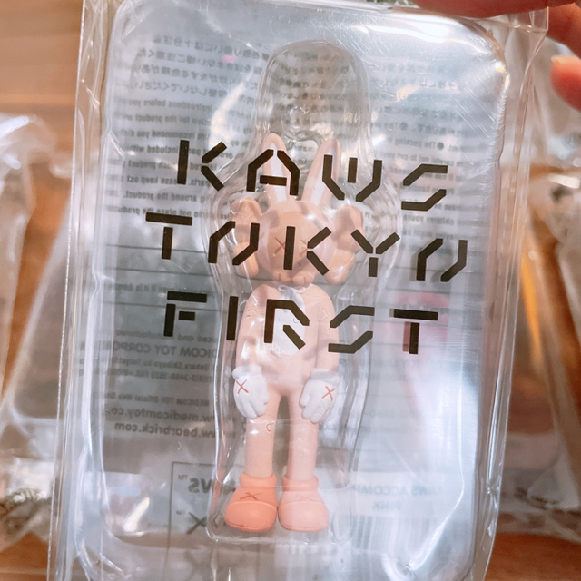 KAWS TOKYO ストラップ