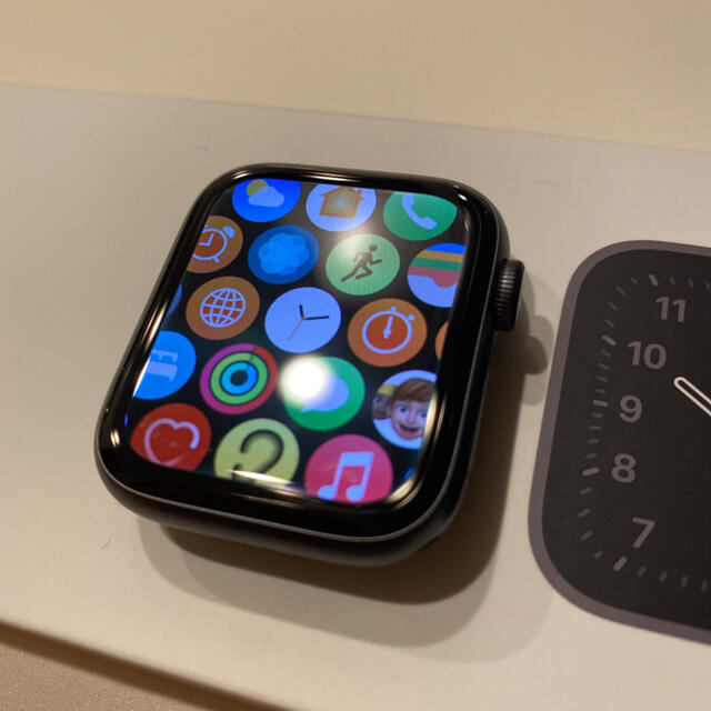 Apple(アップル)のApple Watch SE 44mm  Applecare＋バッテリー100% スマホ/家電/カメラのスマートフォン/携帯電話(その他)の商品写真