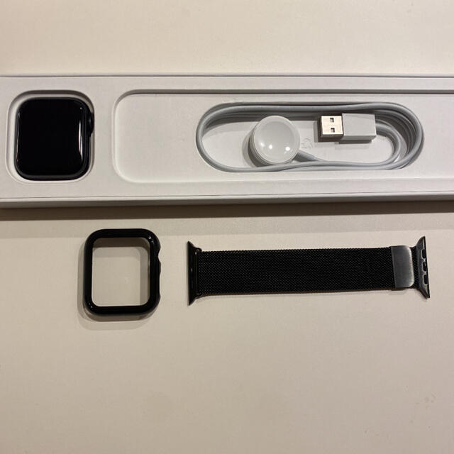 Apple(アップル)のApple Watch SE 44mm  Applecare＋バッテリー100% スマホ/家電/カメラのスマートフォン/携帯電話(その他)の商品写真