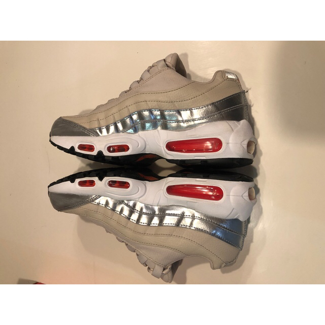 NIKE(ナイキ)の【美品】NIKE AIRMAX95 SE 24.0cm レディースの靴/シューズ(スニーカー)の商品写真