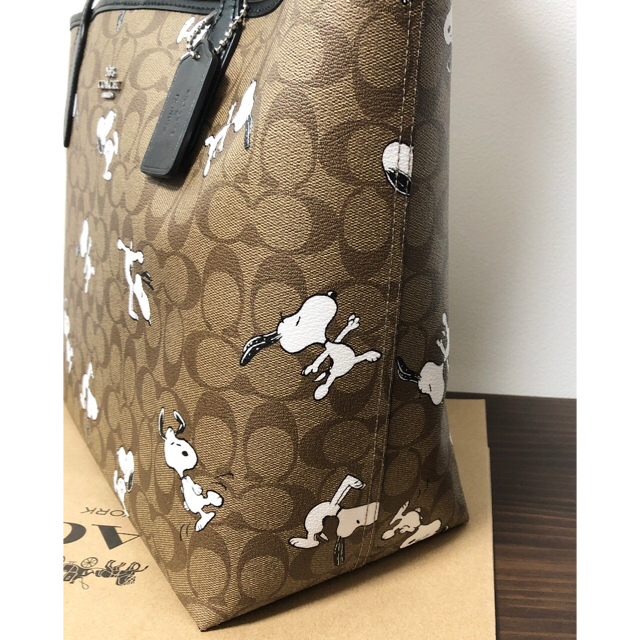 COACH(コーチ)の【COACH X PEANUTS☆新作】完売品！新品！スヌーピー！トートバッグ！ レディースのバッグ(トートバッグ)の商品写真