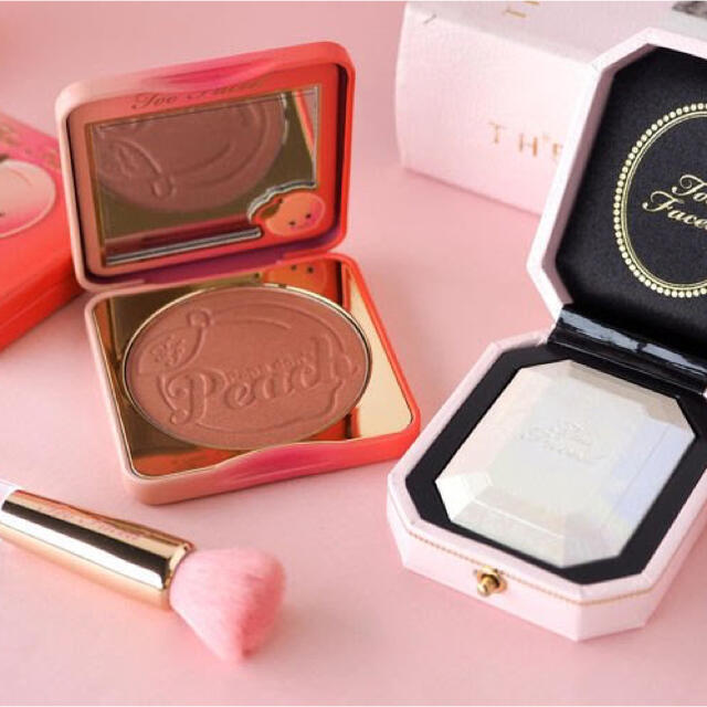 Too Faced(トゥフェイス)のtoo faced ♡ トゥーフェイスド　ハイライトブラシ　メイクブラシ　化粧品 コスメ/美容のメイク道具/ケアグッズ(ブラシ・チップ)の商品写真