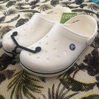 クロックス(crocs)のクロックス　新品未使用　24cm ホワイト🎶(サンダル)