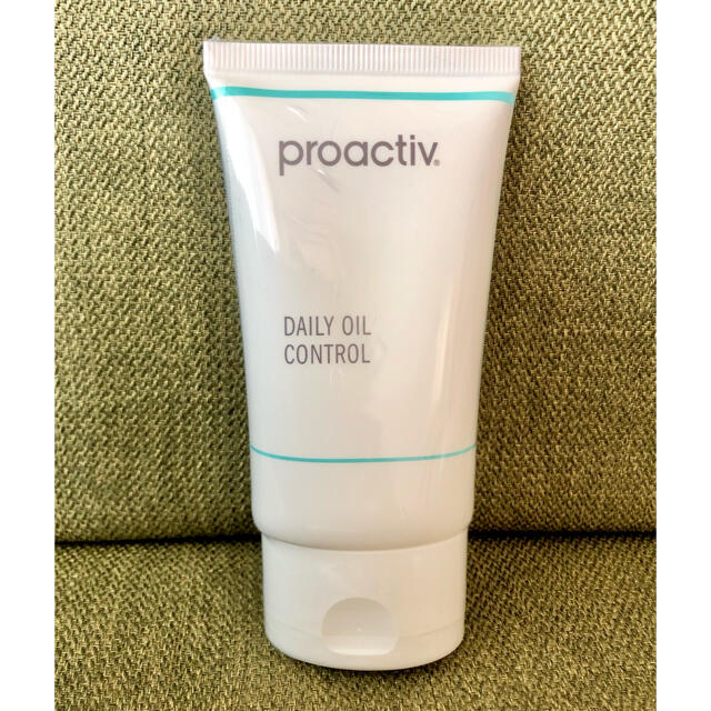 proactiv(プロアクティブ)の【 プロアクティブ】 脂性肌用美容液  デイリーオイルコントロール  75g コスメ/美容のスキンケア/基礎化粧品(美容液)の商品写真