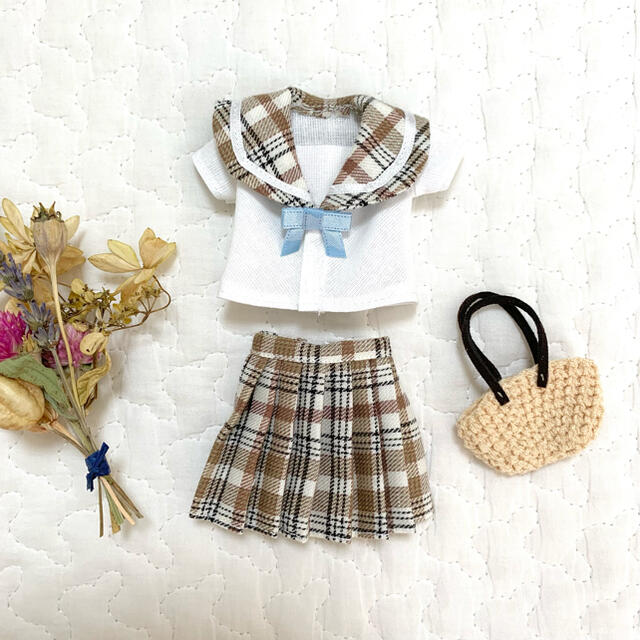 ＊リカちゃん服＊チェック柄セーラー服セット（水色リボン） ハンドメイドのぬいぐるみ/人形(その他)の商品写真