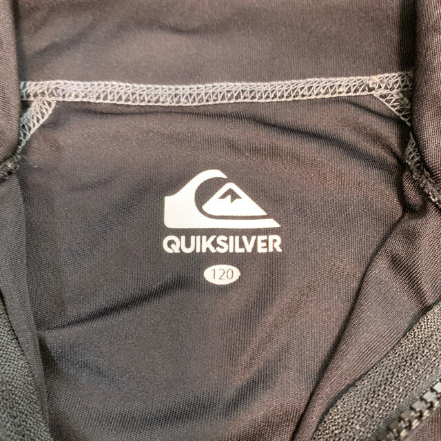 QUIKSILVER(クイックシルバー)のクイックシルバー ラッシュガード キッズ 子供 QUIKSILVER 長袖120 キッズ/ベビー/マタニティのキッズ服男の子用(90cm~)(水着)の商品写真