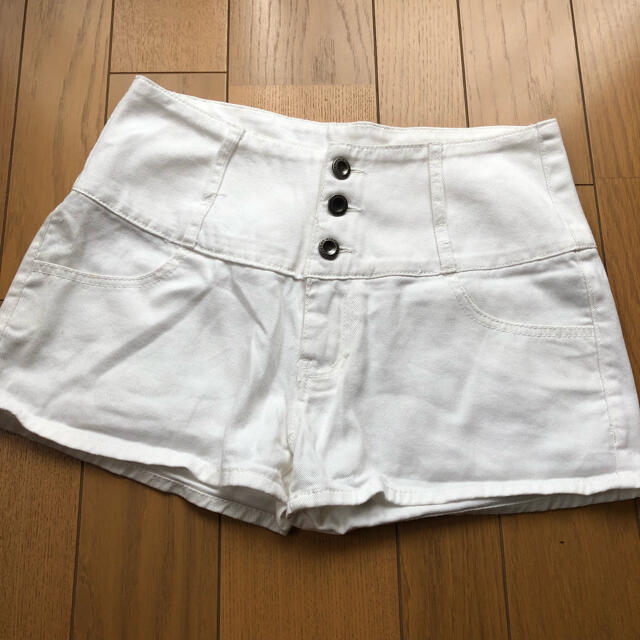 ZARA(ザラ)のショートパンツ     レディースのパンツ(ショートパンツ)の商品写真