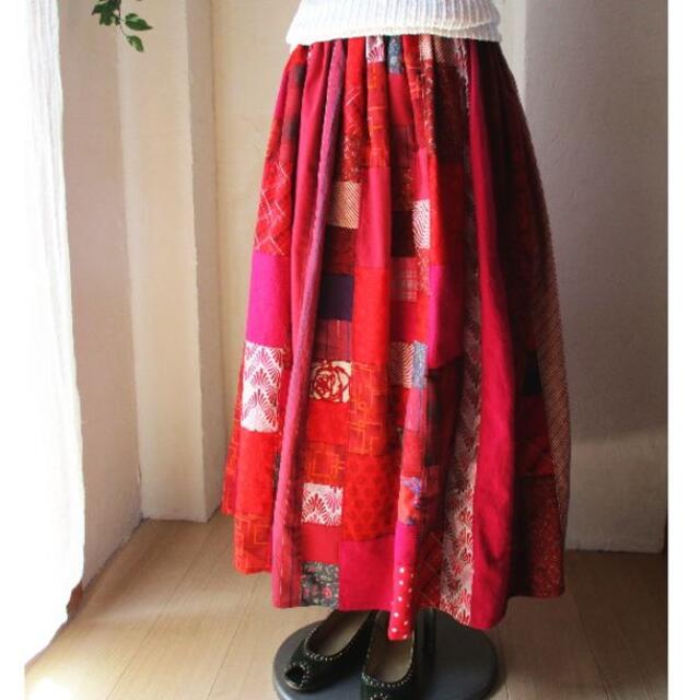 絵画なパッチワーク ふんわりギャザースカート ロングマキシ丈 ウエストゴム レディースのスカート(ロングスカート)の商品写真