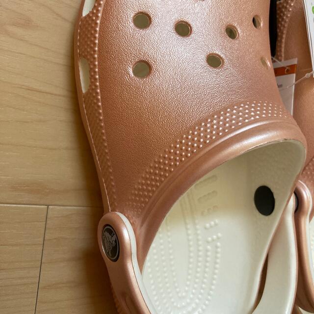 crocs(クロックス)のラス2     22 クラシックメタリック　ピンク レディースの靴/シューズ(サンダル)の商品写真