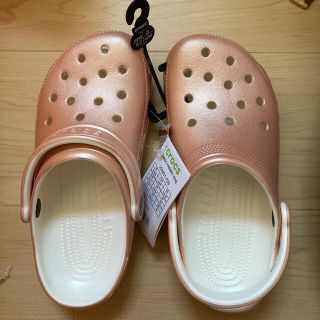 クロックス(crocs)のラス2     22 クラシックメタリック　ピンク(サンダル)