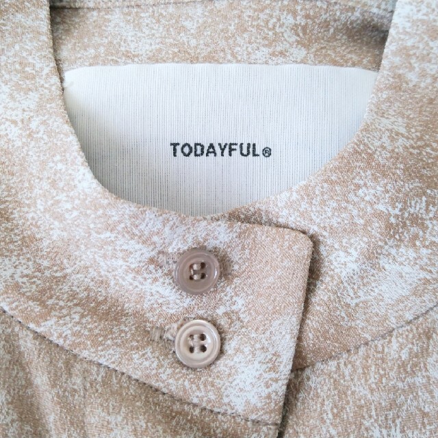 TODAYFUL(トゥデイフル)の【美品】TODAYFUL◆スタンドカラーマーブルシャツ◆ナチュラル◆ レディースのトップス(シャツ/ブラウス(半袖/袖なし))の商品写真