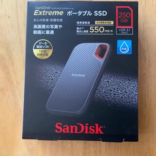 新品/SanDisk ポータブルSDSSDE60-250G-J25(PC周辺機器)