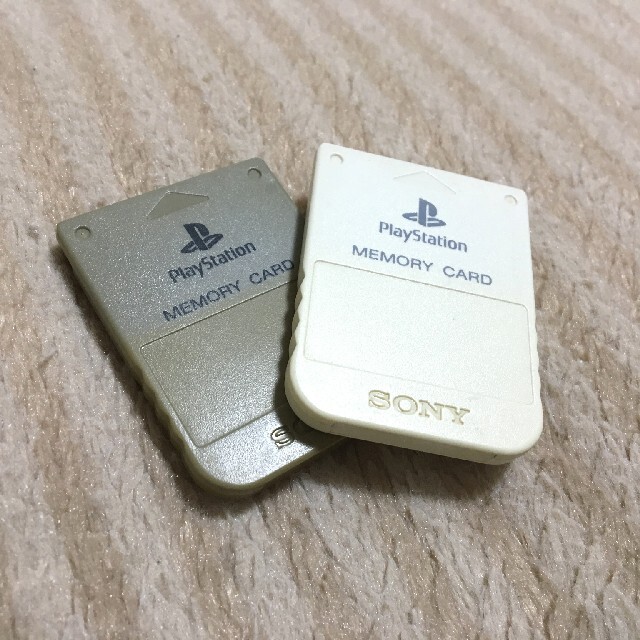 PlayStation(プレイステーション)のプレイステーション　メモリーカード　SONY純正 エンタメ/ホビーのゲームソフト/ゲーム機本体(家庭用ゲーム機本体)の商品写真