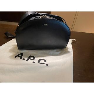 アーペーセー(A.P.C)のAPC アーペーセーショルダーバック　レザーハーフムーン　ブラック(ショルダーバッグ)