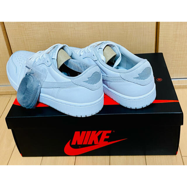 NIKE(ナイキ)のNIKE AIR JORDAN 1 LOW OG NEUTRAL GREY メンズの靴/シューズ(スニーカー)の商品写真