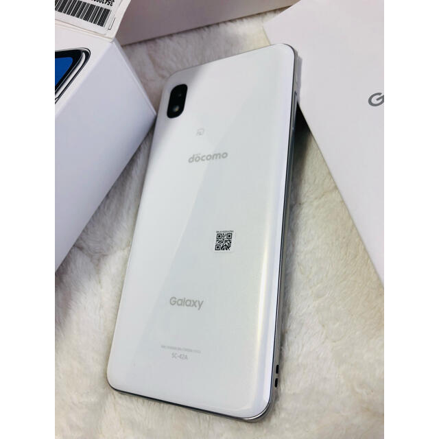 スマートフォン本体GALAXY A21 ホワイト　SIMフリー