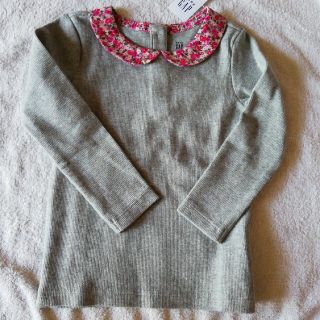 ベビーギャップ(babyGAP)の新品　babygap 花柄ピンク襟グレー長袖90cm(Tシャツ/カットソー)