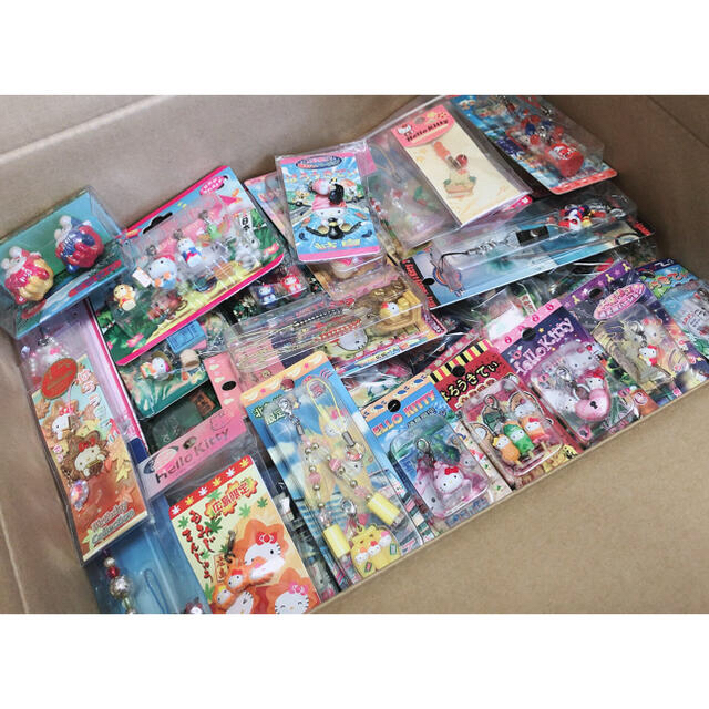 ラウンド サンリオ ハローキティ ご当地セット(8月限定価格) キャラクターグッズ 破格セット