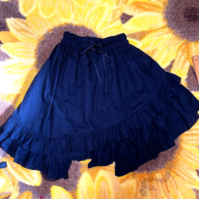 PEACE NOW(ピースナウ)のピースナウのアシメ黒スカート レディースのスカート(ひざ丈スカート)の商品写真