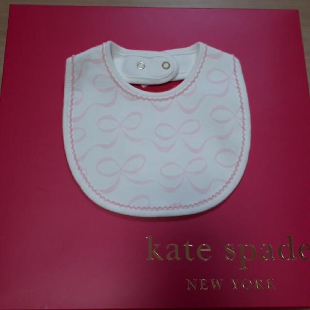 kate spade new york(ケイトスペードニューヨーク)の【専用です！】2点セット☆ケイトスペード　ニューヨーク☆スタイ キッズ/ベビー/マタニティのこども用ファッション小物(ベビースタイ/よだれかけ)の商品写真