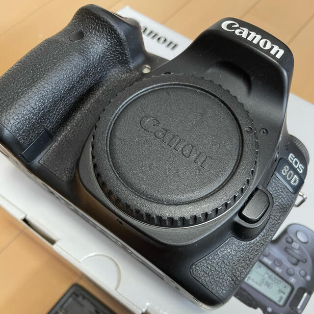 canon eos80d ボディーとSDカードとバッテリー2本