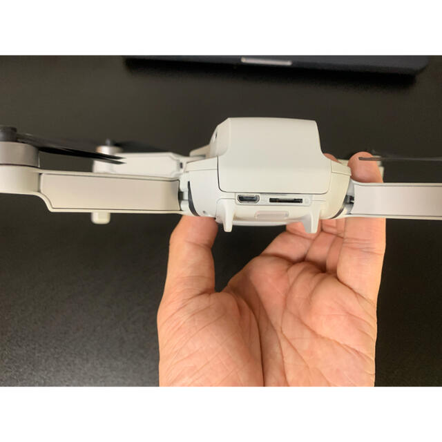 マビックミニ Mavic Mini (comboではありません) エンタメ/ホビーのおもちゃ/ぬいぐるみ(ホビーラジコン)の商品写真