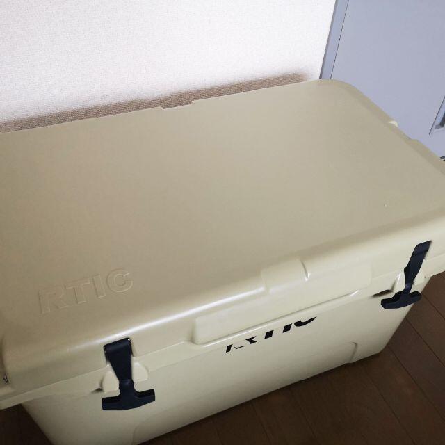 アウトレット品 RTIC アールティック 45QT TAN クーラーボックス スポーツ/アウトドアのアウトドア(その他)の商品写真