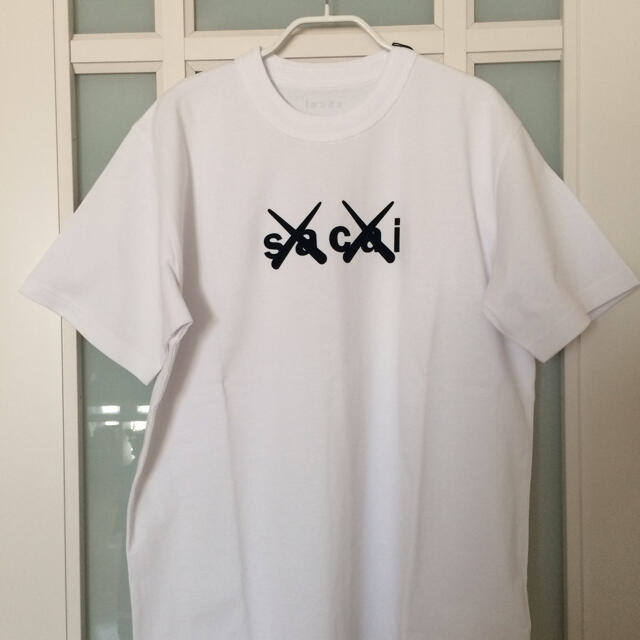 sacai - 【青山店限定】sacai✖️KAWS /Flock Print T-shirt☆の通販 ...