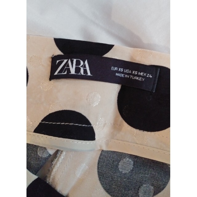 ZARA(ザラ)のZARA　ドット　ワイドパンツ レディースのパンツ(カジュアルパンツ)の商品写真