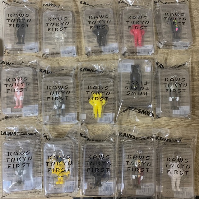 kaws tokyo first キーホルダー 全15種 kaws tokyo first キーホルダー 全15種
