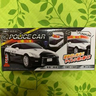 ニッサン(日産)の日産GT-Rパトカーラジコン　警告灯が光る　サイレン音が響く(トイラジコン)